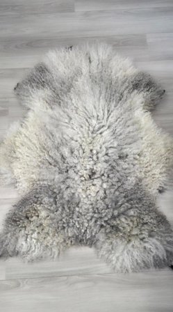 Granberg Garveri Norsk Saueskinn Pelssau 110-120cm Lys-Grå krøllete-pels