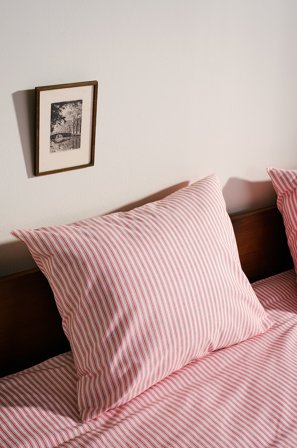 Jotex - Putetrekk Økologisk Rød/hvit - ESSA - Kjøp Putevar hos Jotex