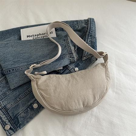 Nylon Axelpose Kvinde 2024 Ny Trendig Dumpling Taske Lettevægt Sport Style Axel Taske Underarm Tasken Khaki