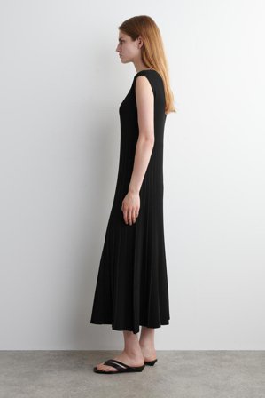 COS Women's Abito Maxi Plissettato In Maglia in Nero