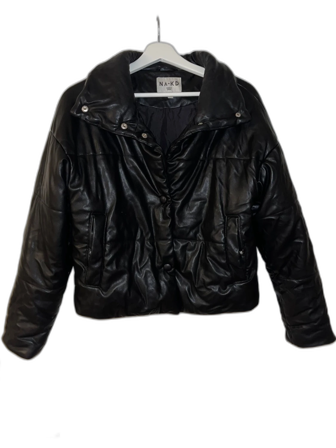 Svart pufferjacka i skinn från NA-KD