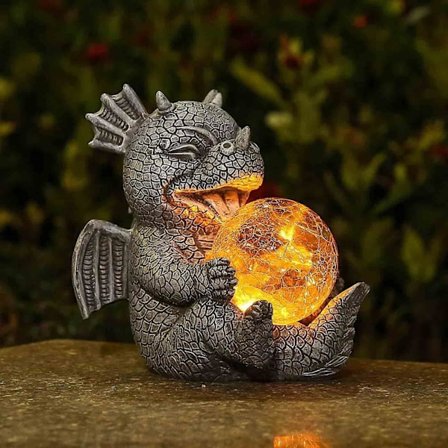 Drageskulpturer Bedårende Baby Resin Dragefigurer Holder Magisk Kugle Med Sol LED Lys Udendørs