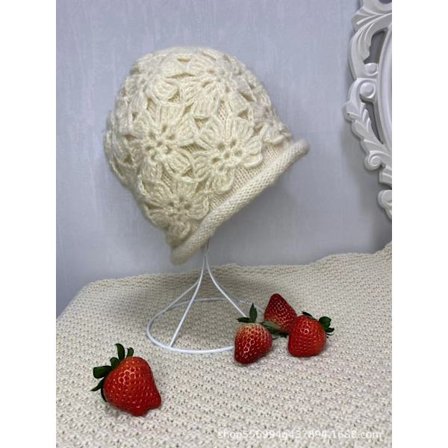 Kvinners Vinter Strikket Lue Myk Heklet Hodeskalle Lue Med Blomsterdekorasjon