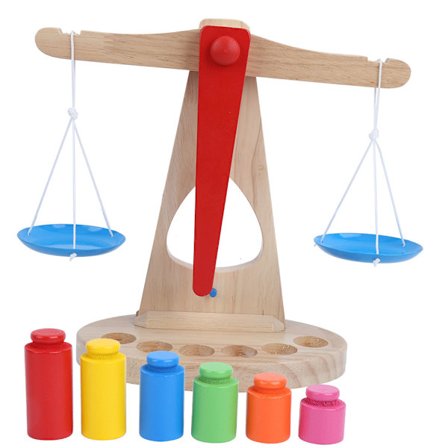 Balansvåg i trä, pedagogisk leksak för barn, matematikundervisning på förskolan