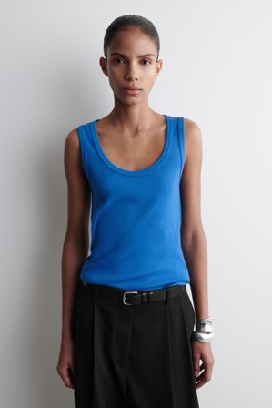 COS Frauen Geripptes Tanktop Mit Tiefem Ausschnitt in Blau