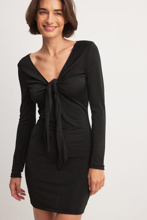NA-KD Robe courte torsadée à manches longues - Robes Manches Longues - Noir - Large