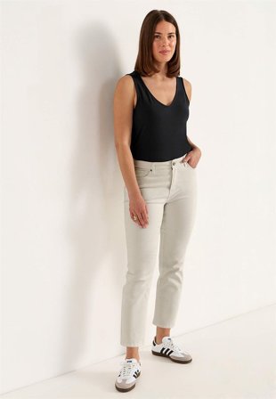 Cellbes of Sweden - Lidt slankeree ankeljeans i lys beige til damer i størrelse 44