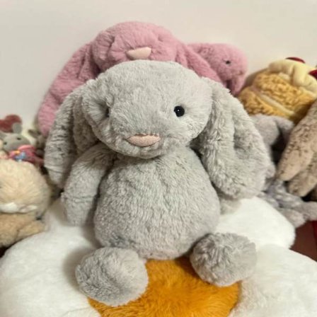 Jellycat Bartholomew kosedyr, myk og komfortabel, en flott gave til barn, Valentinsdagen eller som samleobjekt, 31 cm sølvgrå kanin.