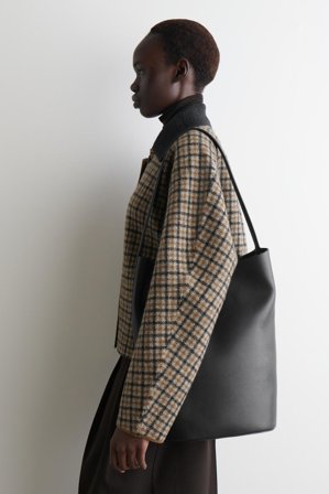 COS Women's Paradigm Tote Bag Leather in Black