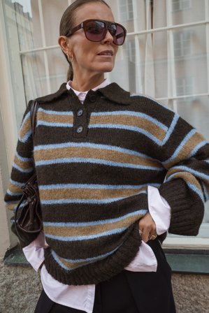 Janka Polliani x NA-KD gestreifter Strickpullover mit Kragen - Strickware - Stripe - M (EU 38-40)
