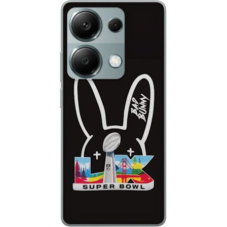 Yhteensopiva Puhelinkuori Xiaomi Redmi Note 13 Pro 4G Bad Bunny muotokuvassa avoimella paidalla, tatuoinneilla ja kiharaisilla hiuksilla tyylikkäässä