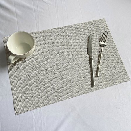 Set med 6 bordsunderlägg, vävda tvättbara bordsunderlägg för kök eller matbord, värmebeständiga halkfria tillverkade av vinyl (30x45cm) (beige)