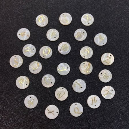26 kpl Natural Makean veden Shell Charms Letter A-Z Aakkoset