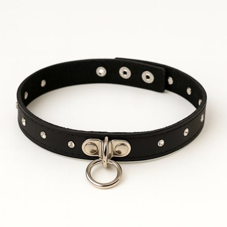 Sort choker med rhinstensdetaljer og metalring