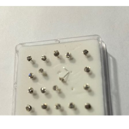 REA__1 st. L-formad Ros Näspiercing i silver med strass sten