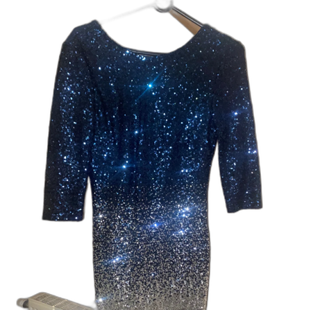 Festlig isblå klänning