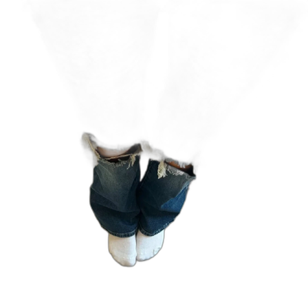 Blåa jeans med hål