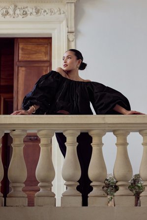 Tsutsumi Hoang x NA-KD - Bomullsbluse med ballongermer - Bluser - Svart - EU 32