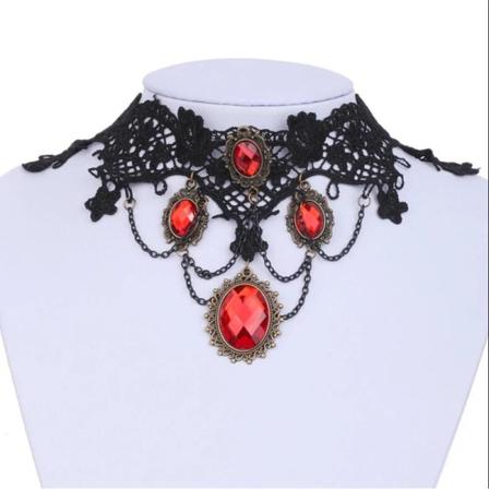 Vintage Svart Blommig Spets Choker / Halsband - Röda Kristaller Svart