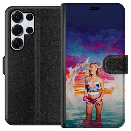 Kompatibelt Lommeboketui til Samsung Galaxy S25 Ultra Blond kvinne i fargerik strandantrekk som leker i havet ved solnedgang