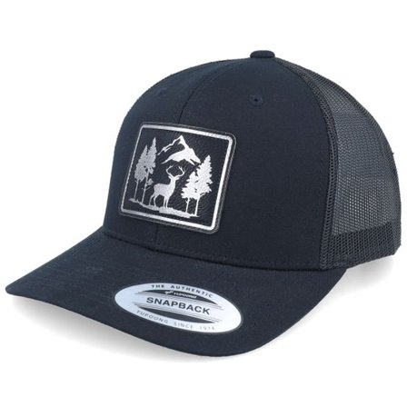 Wild Spirit - Svart trucker Keps - Mountain Deer Scenery Retro Black Trucker @ Hatstore