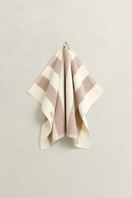 GANT - STRIPETE HÅNDKLÆDE 50x70 silver sand