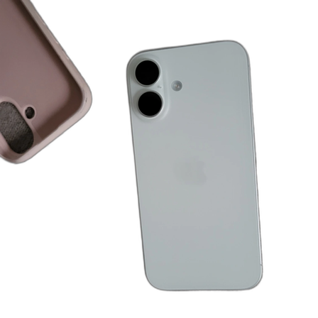 Vit iPhone 16 med rosa skal till Som gåva, jag tar 13900 kr för allt