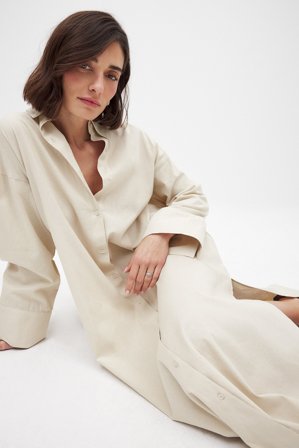 NA-KD Maxiskjortklänning i bomull - Skjortklänningar - Beige - EU 34