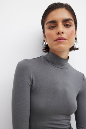 NA-KD Long Sleeved Turtle Neck Top - Turtlenecks - Grå - XL