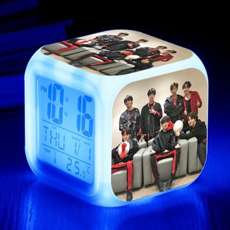 LED Digital Vækkeur til Soveværelset Letindstillelig Kubisk Vækkeur med 4-sidet Bts Blødt Natlys Stor Skærm Farve Natlys Ur 16