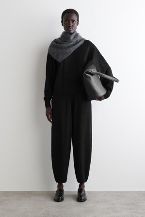 COS Femme Pantalon Barrel En Laine Mérinos in Noir