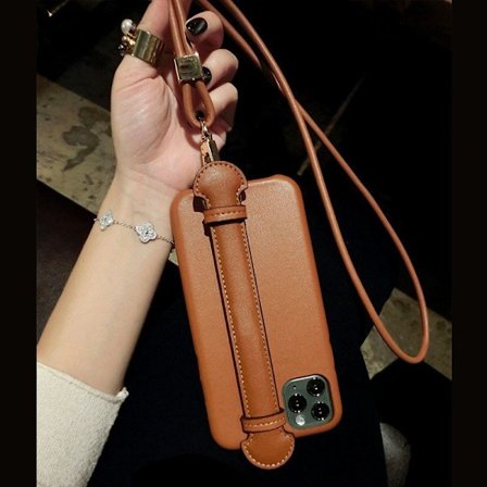 iPhone 13 -kotelo, ruskea kaulanauha, trendikäs merkki, internet-julkkis, nahkainen vibrato-ranneke