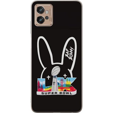 Kompatibel Mobilcover til Motorola Moto G32 Bad Bunny portræt med åben skjorte, tatoveringer og krøllet hår i stilfuld modefotografering