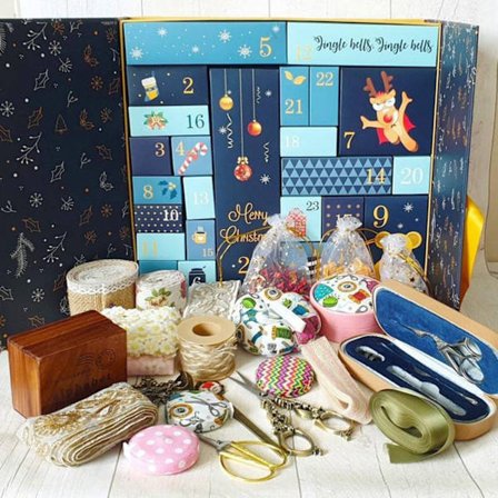 Joulukalenteri 2025 - Ompelutarvikkeet, 24 päivää yllätyksiä, Joulun odotus -kalenteri, Salaperäisiä lahjoja {sl}