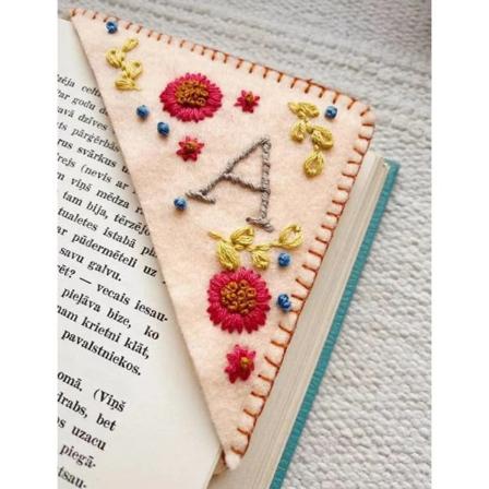 Personligt handbroderat hörnbokmärke Filttriangelsida Sytt hörn Handgjort bokmärke Unikt sött blommabrev autumn s