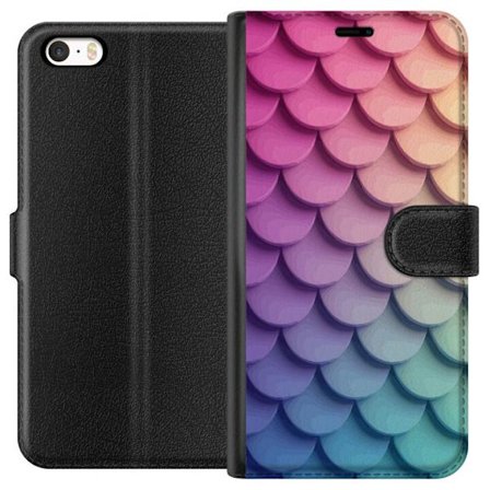 Apple iPhone 5 Tegnebogsetui Skaligt pastelpattern med bløde overlappende former i lyserøde, lilla og blå nuancer, der skaber et harmonisk og drøm