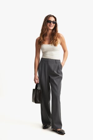 NA-KD Low Waist Suit Pants - Lavtaljede bukser - Grå - EU 42