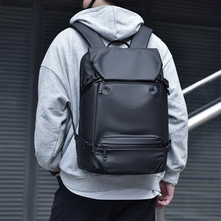 Vattentät ryggsäck i nylon med organiserad inredning