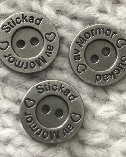 Metallknapp Stickad av Mormor 15 mm - NDLWRX