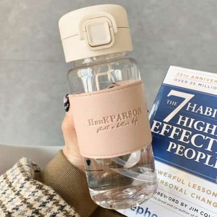 400 ml flaske med sugerør, åpning med én knapp, god forsegling, lekkasjesikker, stor kapasitet, plast, skole, kontor