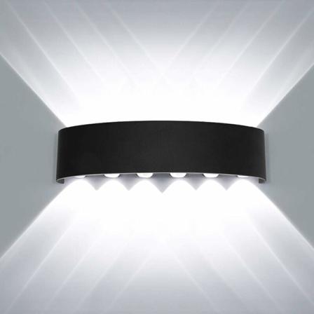 Musta kuori (alumiinikuori) 12W valkoinen valo vedenpitävä LED-alumiiniseinävalaisin, sisä- ja ulkokäyttöön