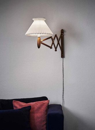 Sax jubileum vegglampe 6-17 Le Klint - lys eik m/skjerm