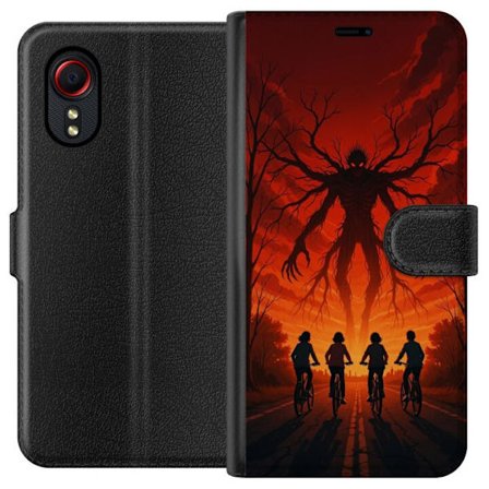 Kompatibelt Plånboksfodral till Samsung Samsung Galaxy Xcover 5 Mörk Stranger Things-inspirerad skräckillustration med röd himmel, monsterfigur oc