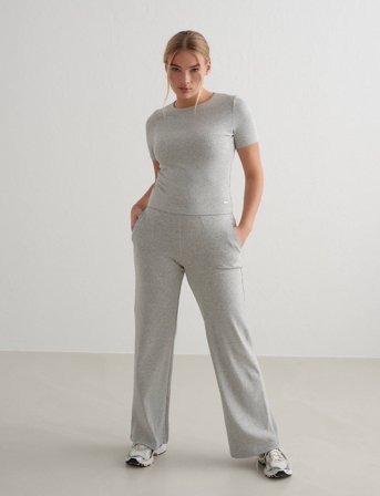 aim ́n Ease Ribbed Short Sleeve - Grey - M