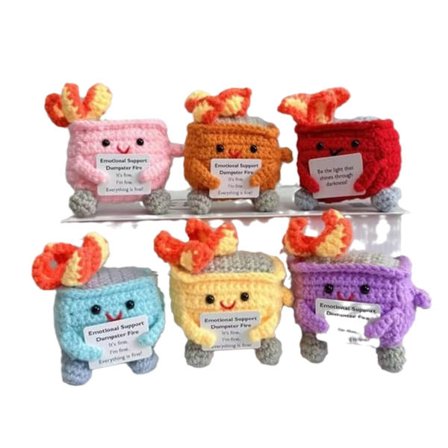 Emotionel støtte: Skraldespandsdukker, strikkede dukker lilla