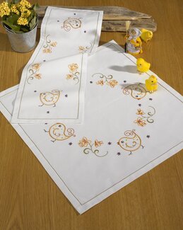 Broderikit Løber Kyllinger - Dug - Västgöta Broderi