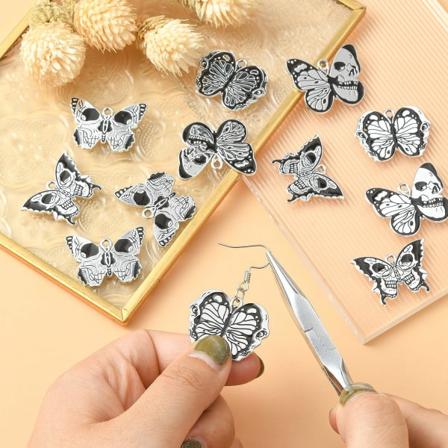 40 stk. 4 Stilarter Gotiske Emalleret Sommerfugl Skalle Charms Halloween Sort Sommerfugl Kiste Kors Måne Stjerne Sol Charms til DIY