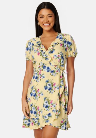 BUBBLEROOM Patrinia wrap dress Light yellow / Patterned Klær