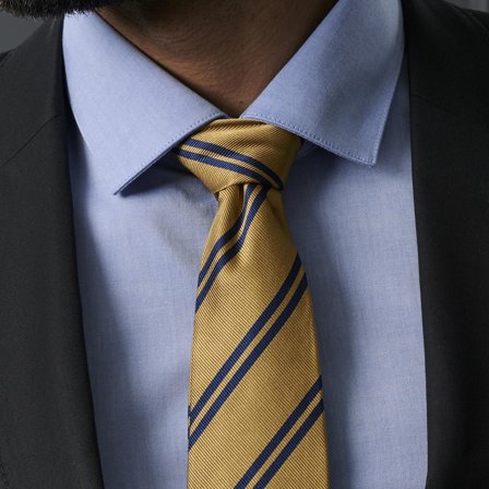 Marineblått og Gyllent Dobbeltstripet 8cm Silkeslips for menn - Mønstrede slips